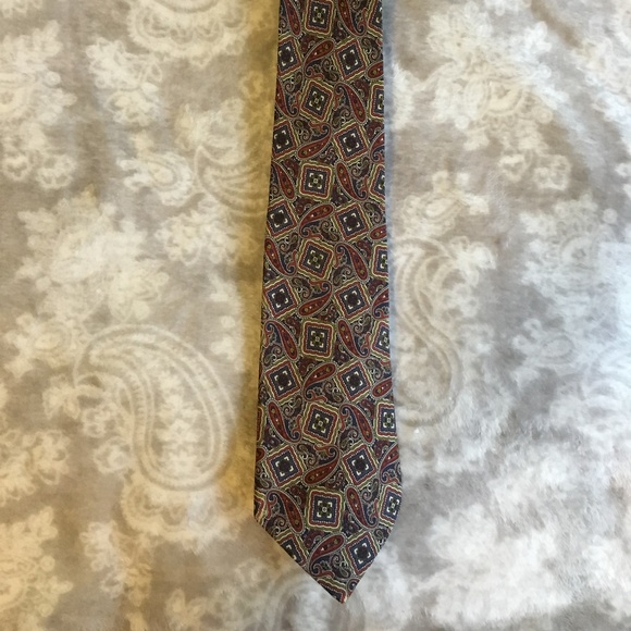 CHANEL Silk Tie - Picture 2 of 5